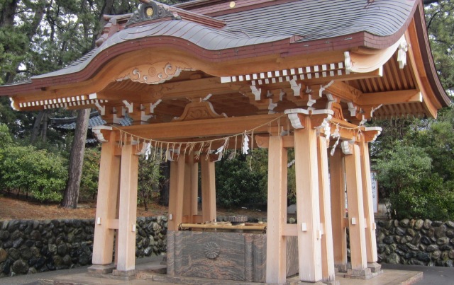 新潟県護国神社　手水鉢